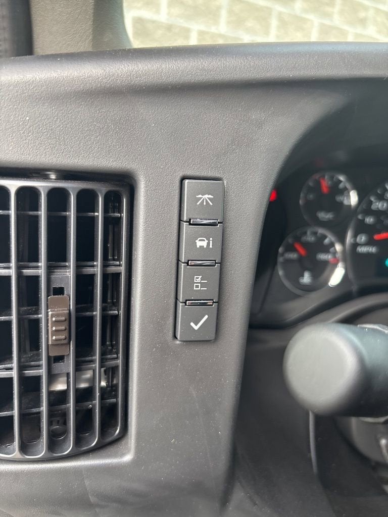 2025 Chevrolet Express Cutaway 3500 1WT