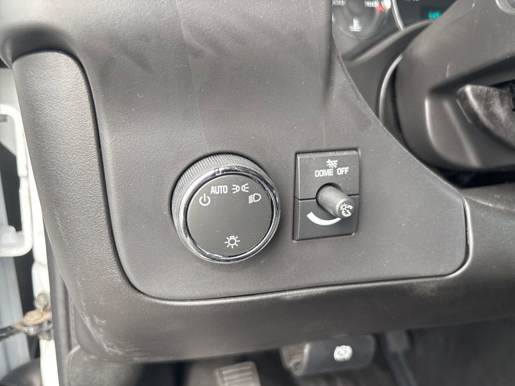 2025 Chevrolet Express Cutaway 3500 1WT