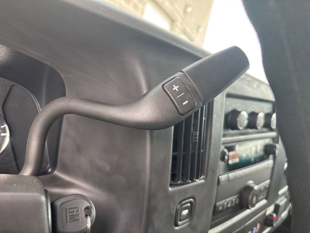 2025 Chevrolet Express Cutaway 3500 1WT