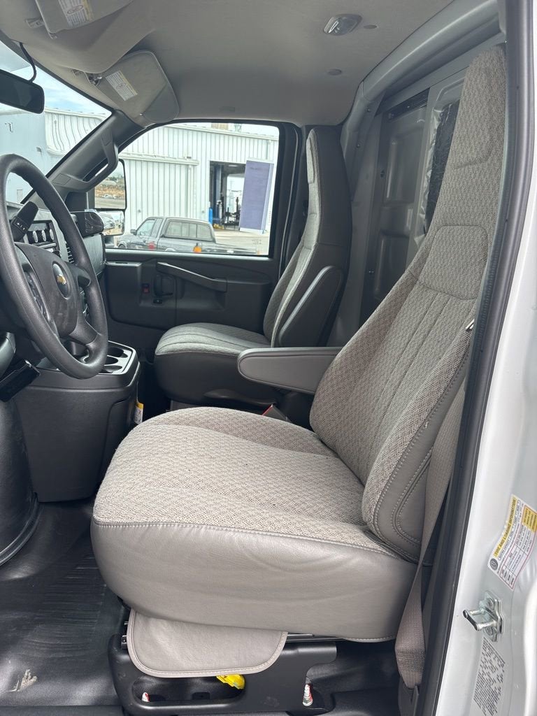 2025 Chevrolet Express Cutaway 3500 1WT