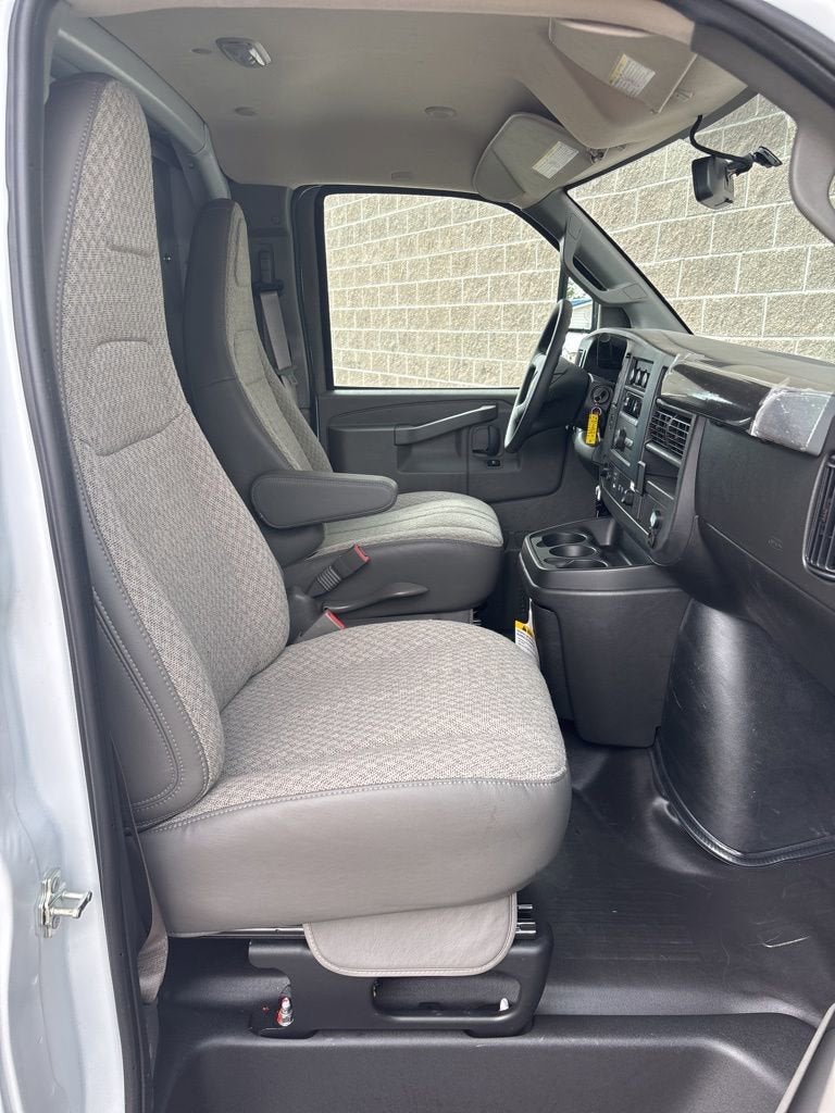 2025 Chevrolet Express Cutaway 3500 1WT