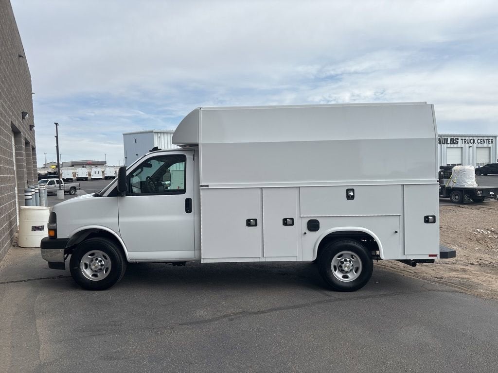 2025 Chevrolet Express Cutaway 3500 1WT