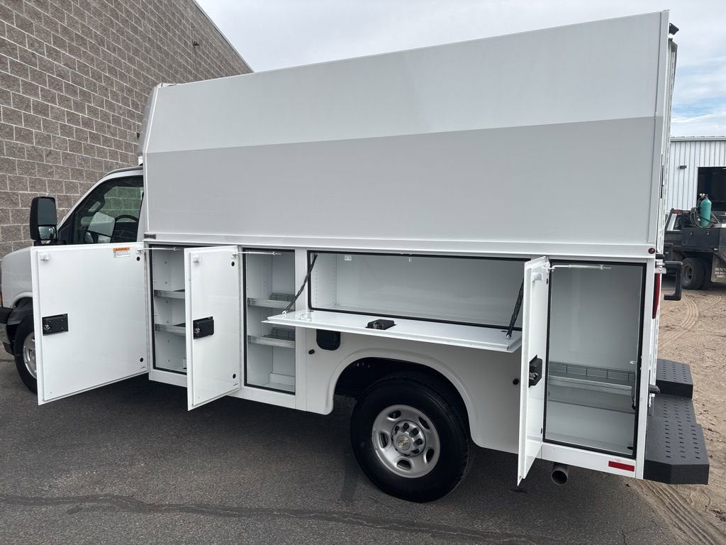 2025 Chevrolet Express Cutaway 3500 1WT