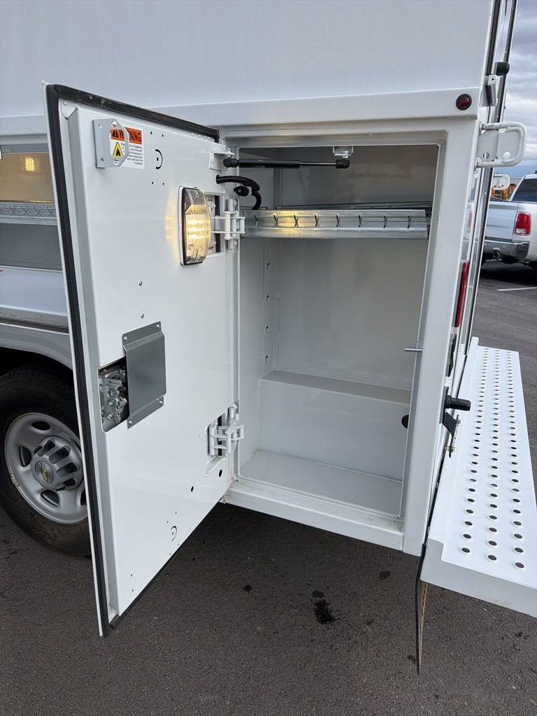 2025 Chevrolet Express Cutaway 3500 1WT