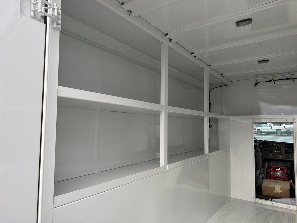 2025 Chevrolet Express Cutaway 3500 1WT