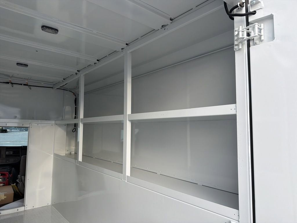 2025 Chevrolet Express Cutaway 3500 1WT