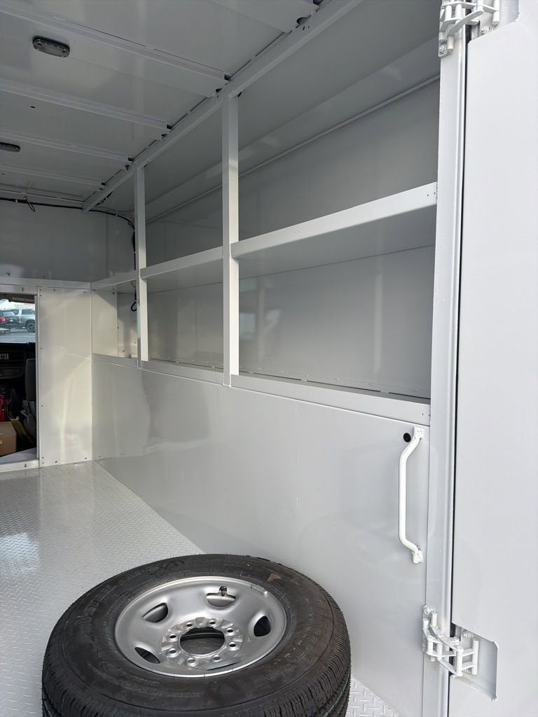 2025 Chevrolet Express Cutaway 3500 1WT