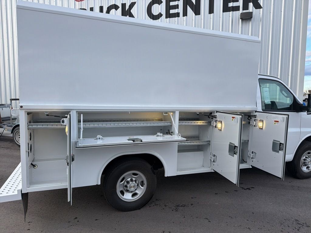 2025 Chevrolet Express Cutaway 3500 1WT