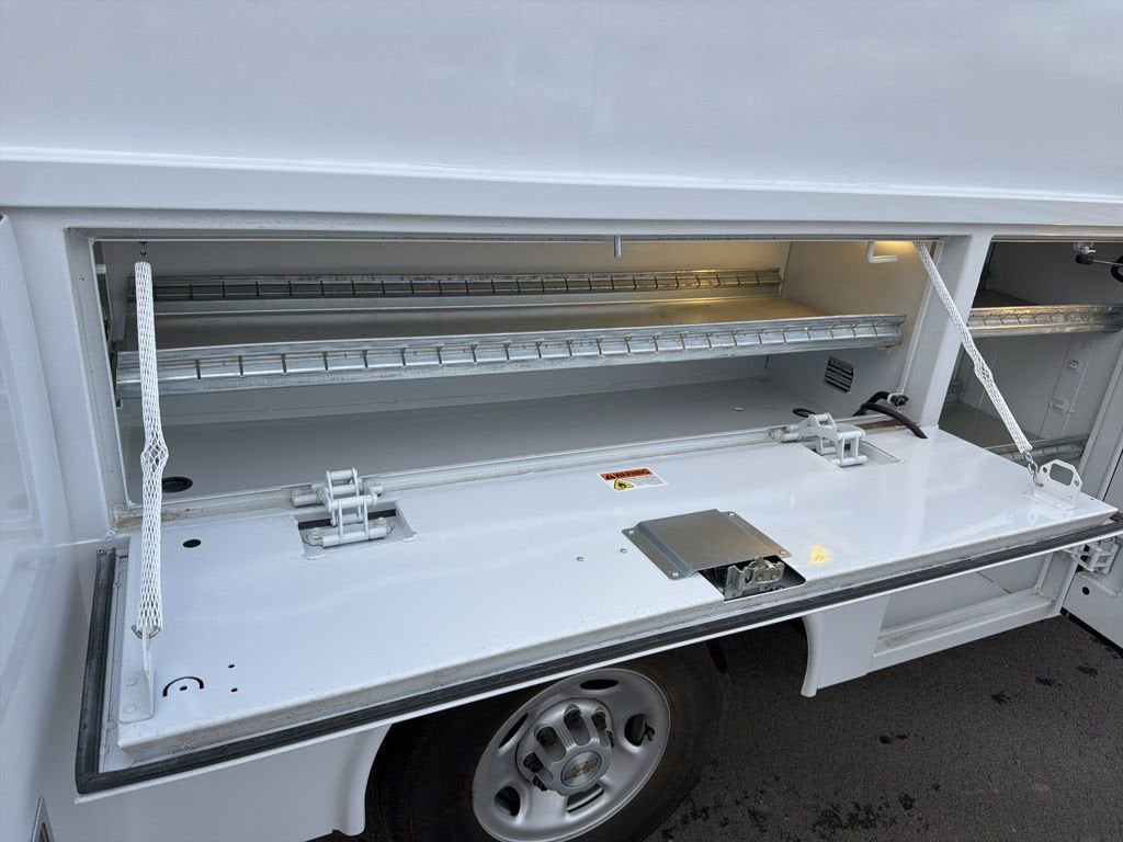 2025 Chevrolet Express Cutaway 3500 1WT