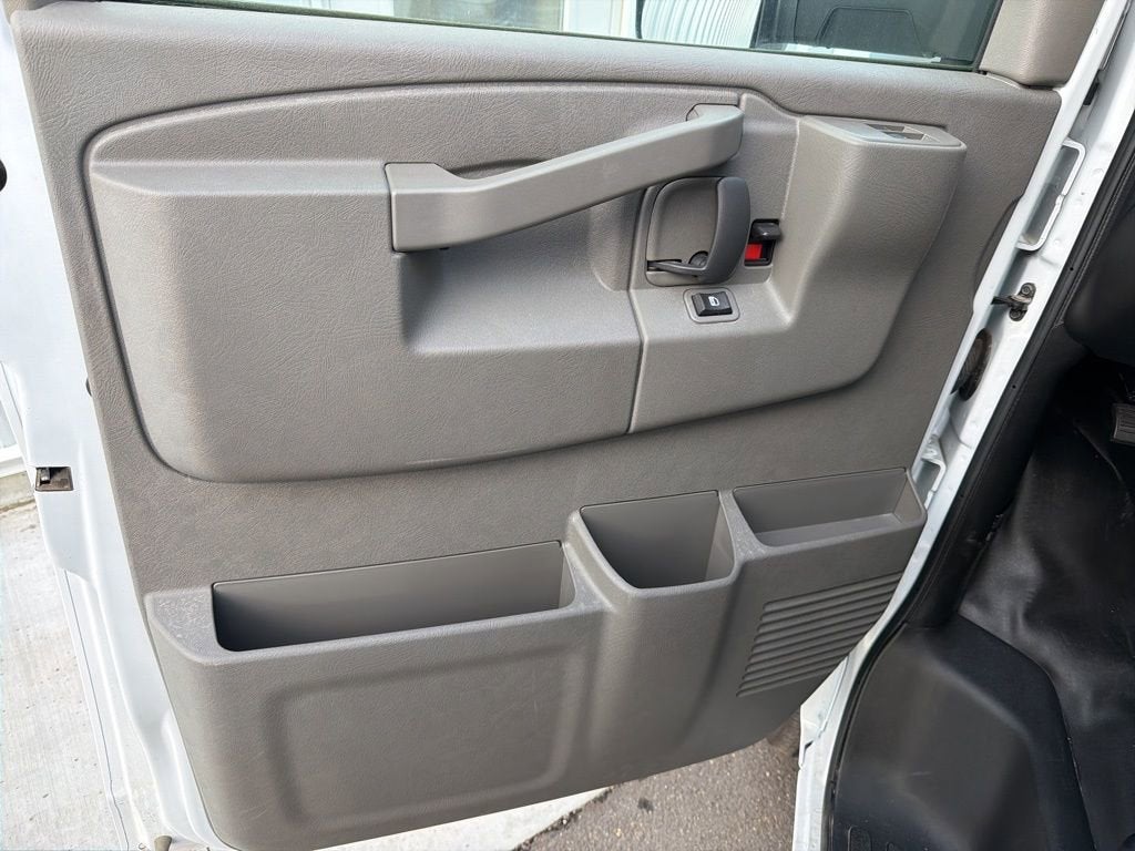 2025 Chevrolet Express Cutaway 3500 1WT