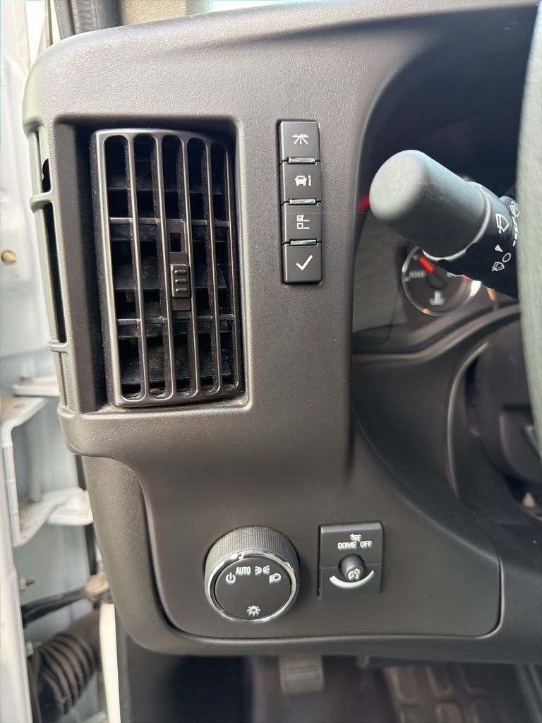 2025 Chevrolet Express Cutaway 3500 1WT