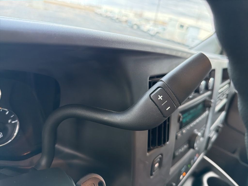 2025 Chevrolet Express Cutaway 3500 1WT