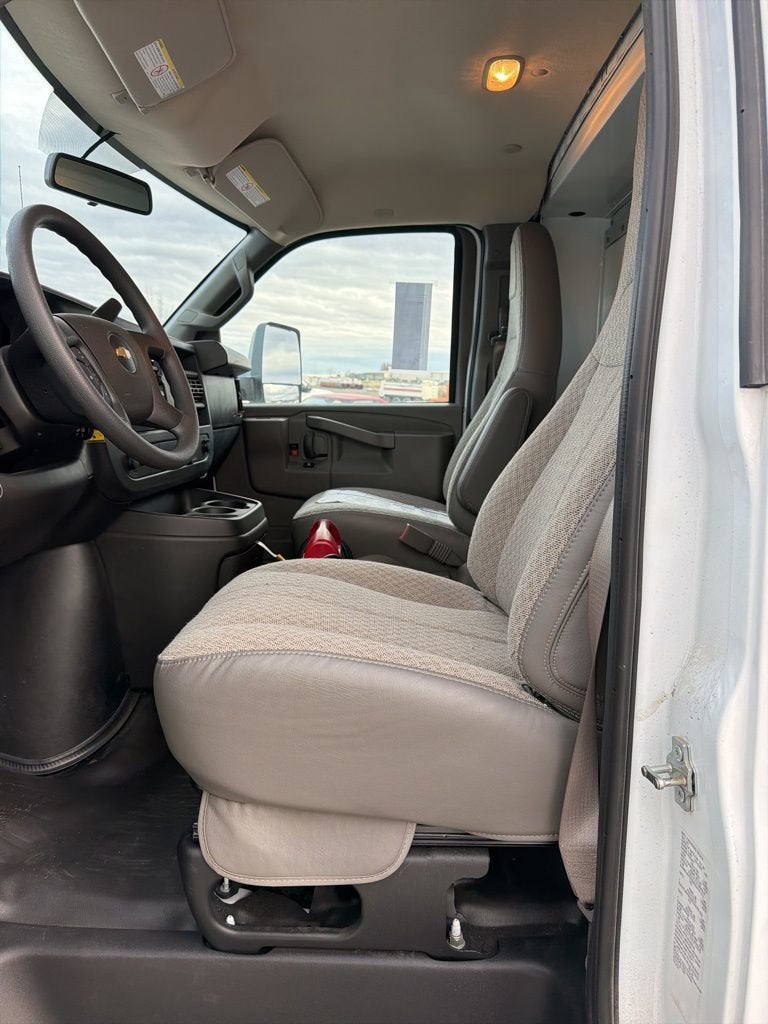 2025 Chevrolet Express Cutaway 3500 1WT