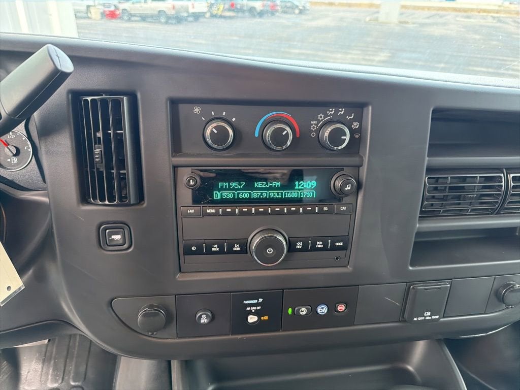 2025 Chevrolet Express Cutaway 3500 1WT