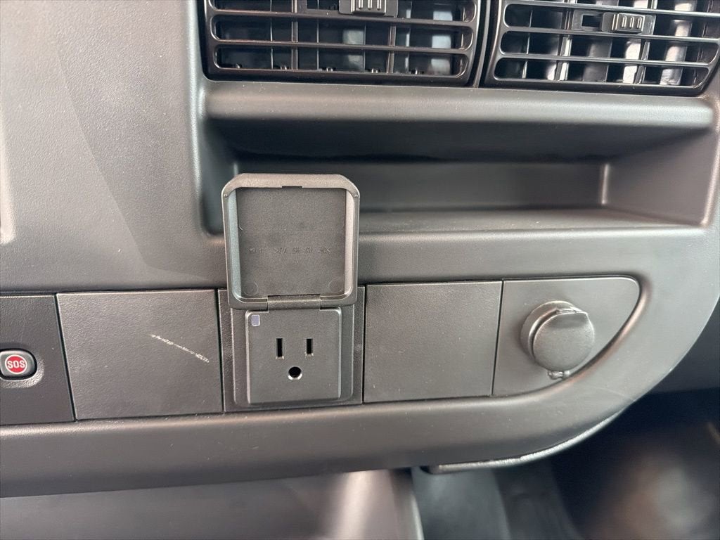 2025 Chevrolet Express Cutaway 3500 1WT