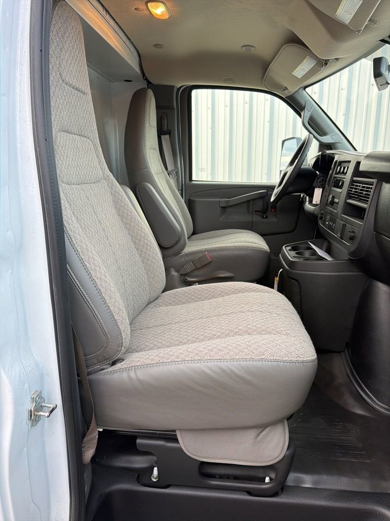 2025 Chevrolet Express Cutaway 3500 1WT