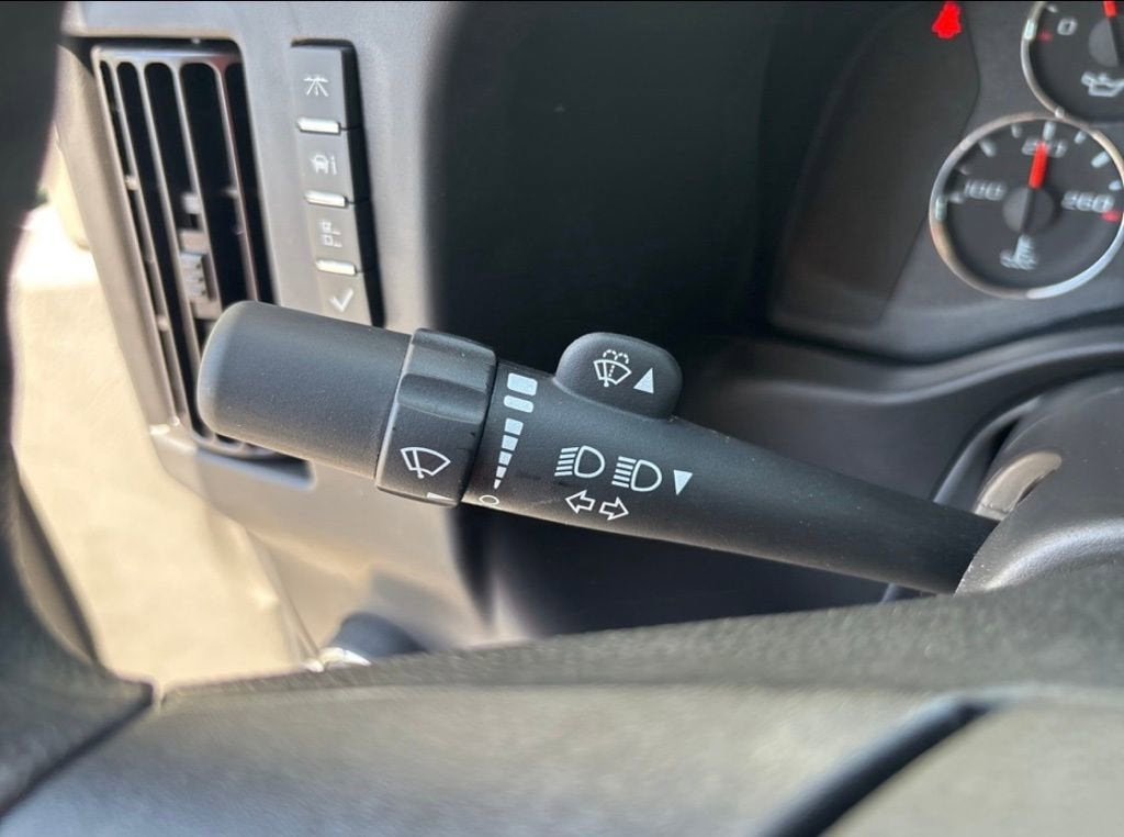 2025 Chevrolet Express Cutaway 3500 1WT