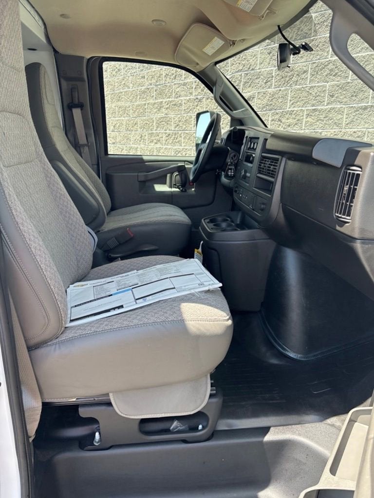 2025 Chevrolet Express Cutaway 3500 1WT