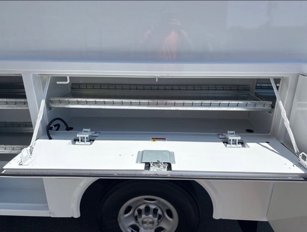 2025 Chevrolet Express Cutaway 3500 1WT