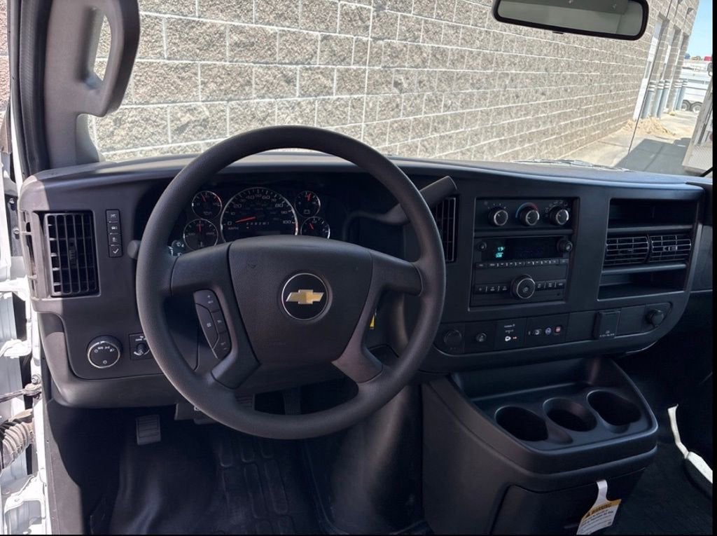 2025 Chevrolet Express Cutaway 3500 1WT