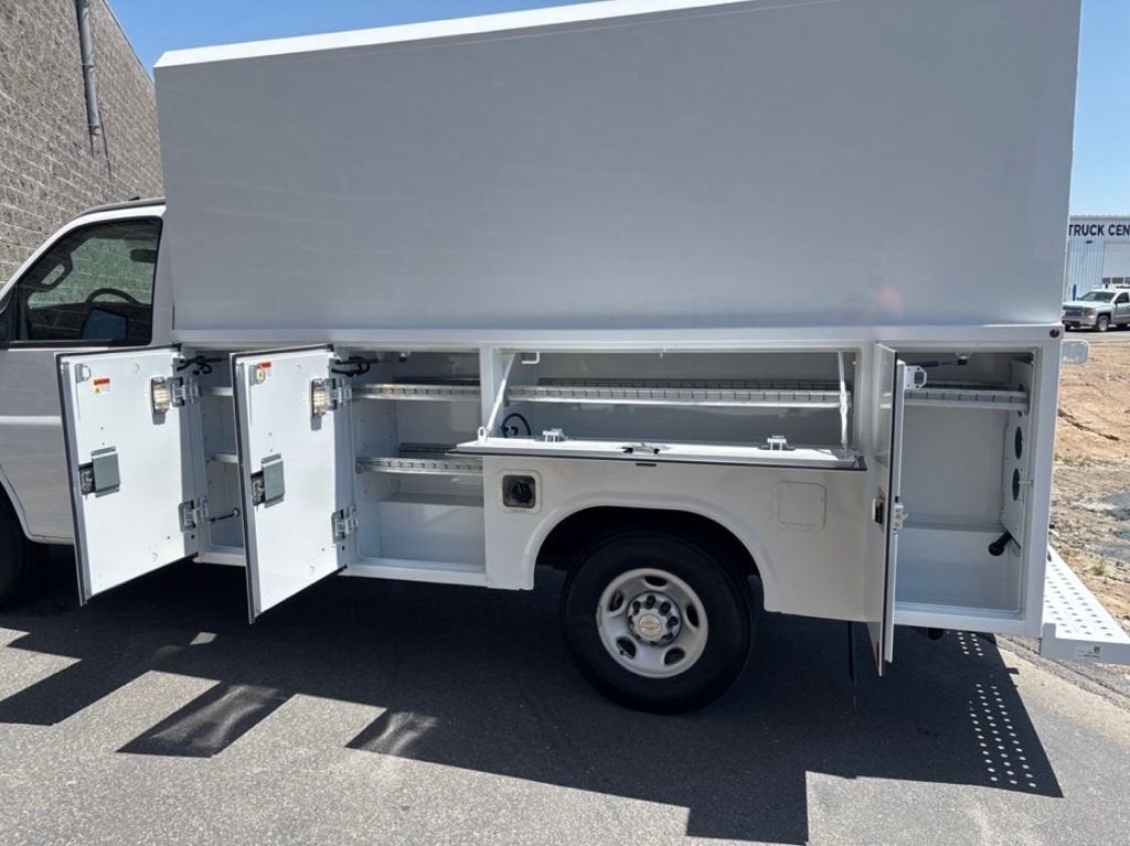 2025 Chevrolet Express Cutaway 3500 1WT
