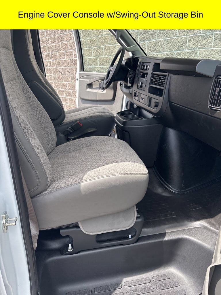 2025 Chevrolet Express Cargo WT