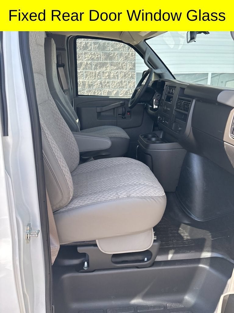 2025 Chevrolet Express Cargo WT