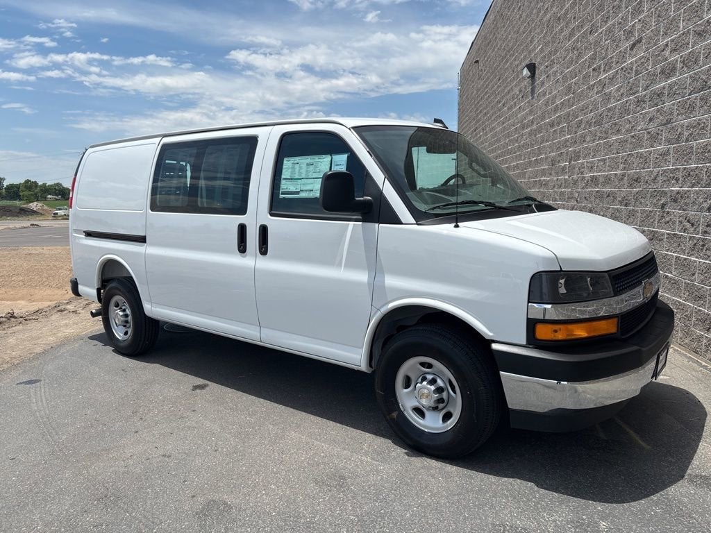 2025 Chevrolet Express Cargo 2500 WT