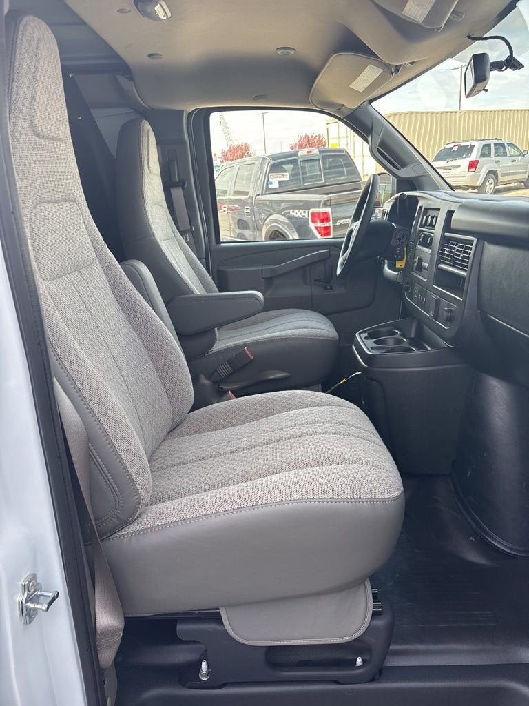2025 Chevrolet Express Cargo 2500 WT