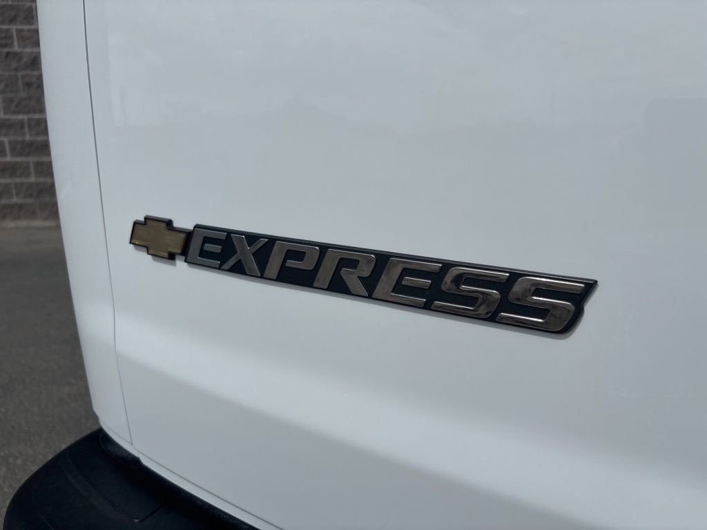 2025 Chevrolet Express Cargo 2500 WT