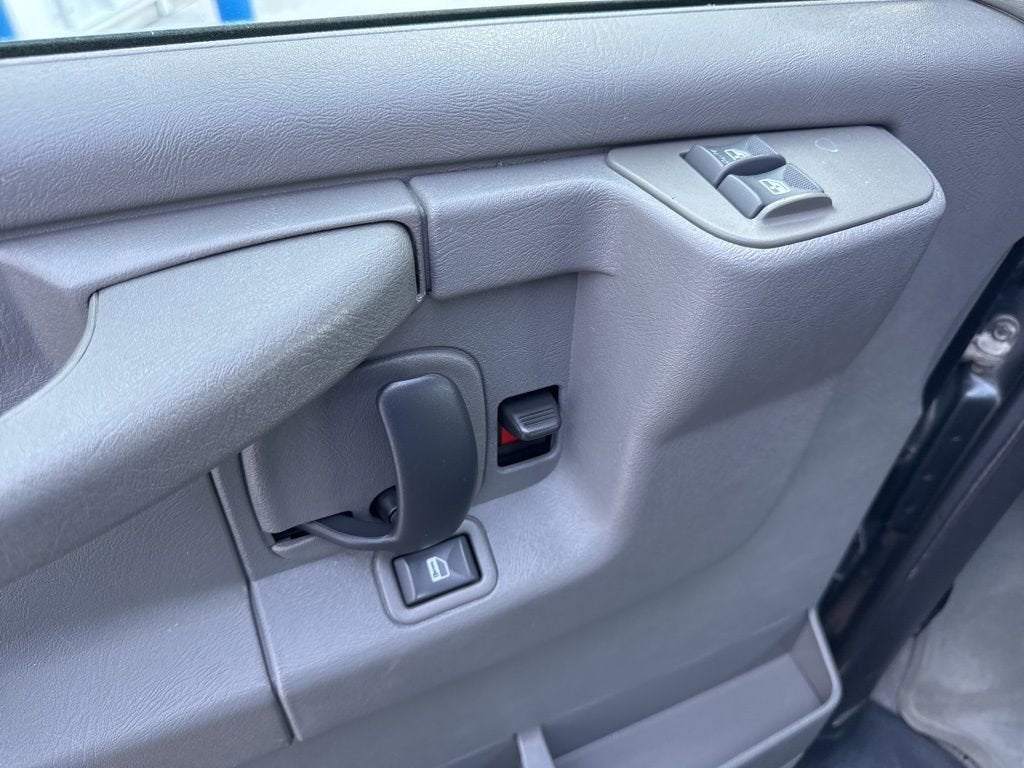 2003 GMC Savana Passenger 1500 BASE