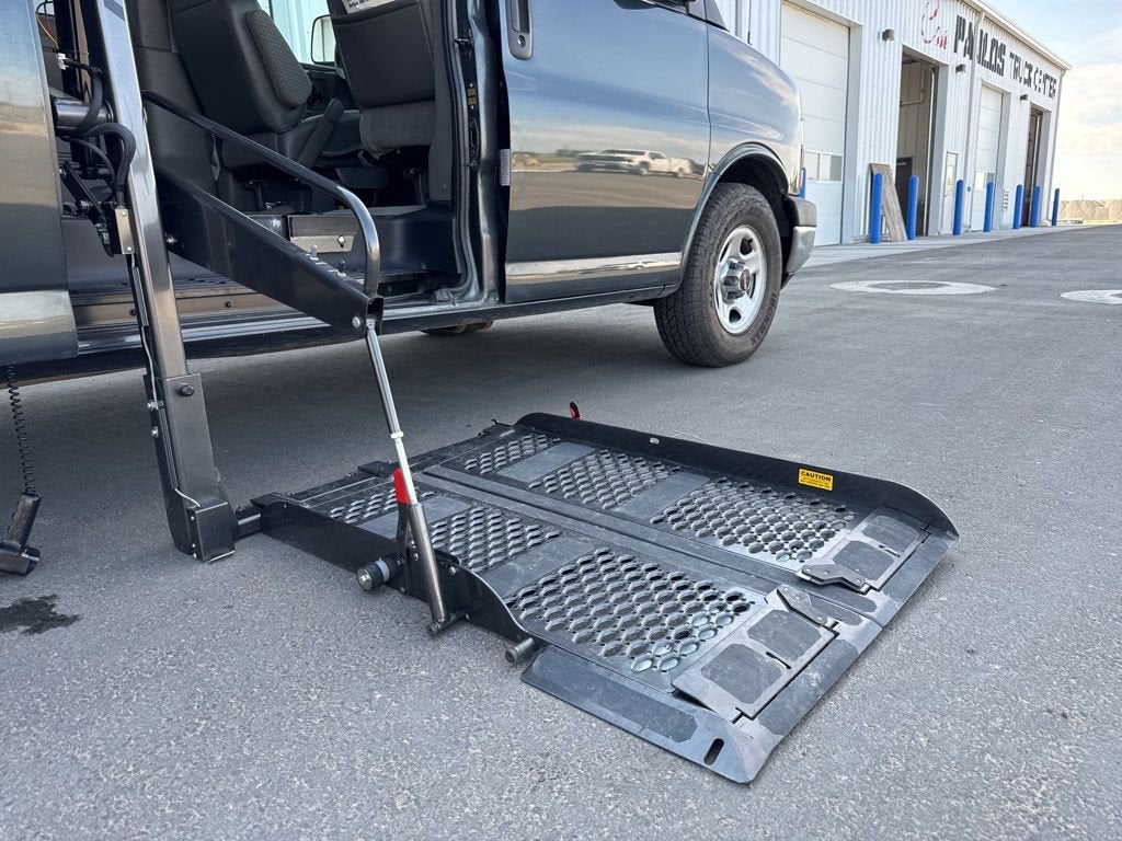 2003 GMC Savana Passenger 1500 BASE