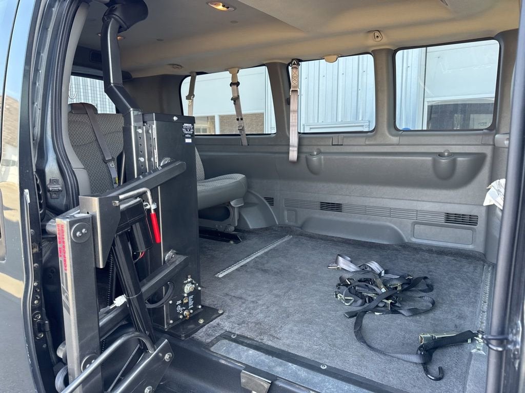 2003 GMC Savana Passenger 1500 BASE