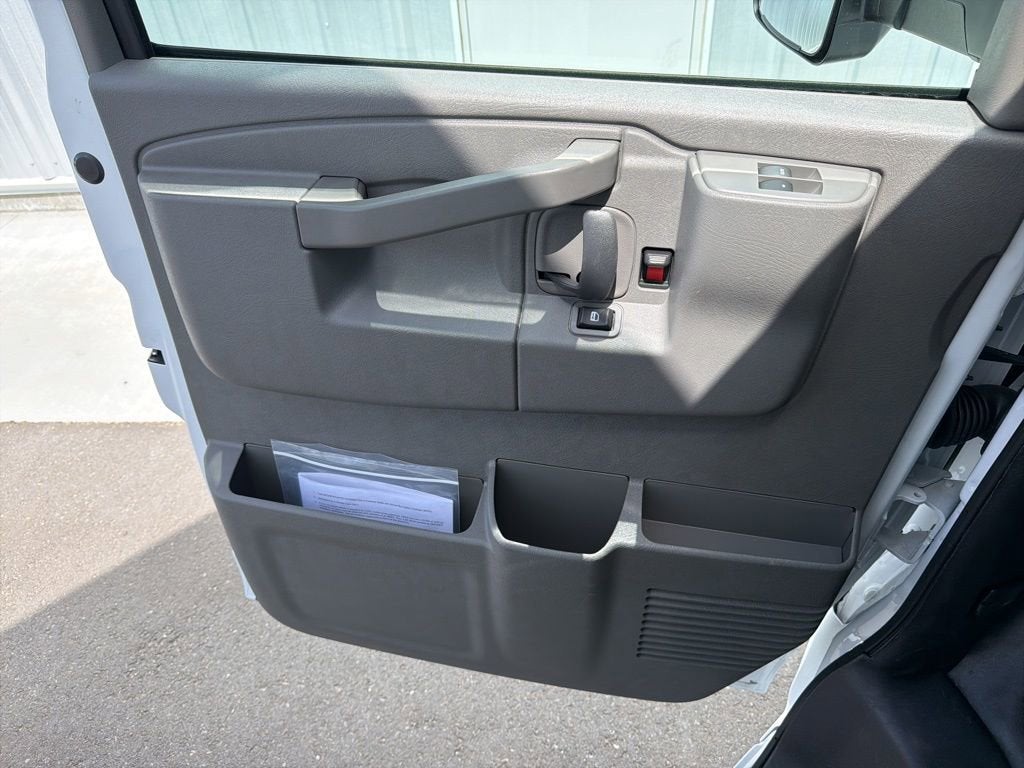 2026 Chevrolet Express Cutaway 3500 1WT