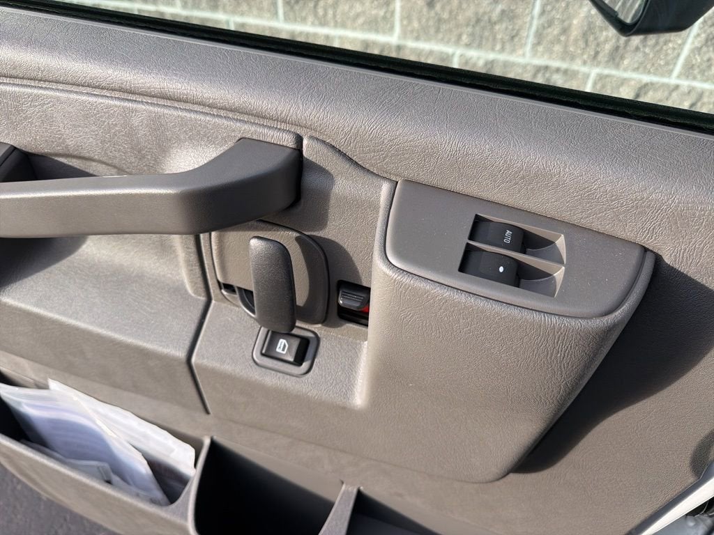 2026 Chevrolet Express Cutaway 3500 1WT