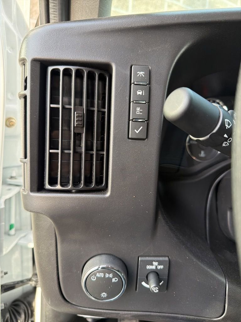 2026 Chevrolet Express Cutaway 3500 1WT