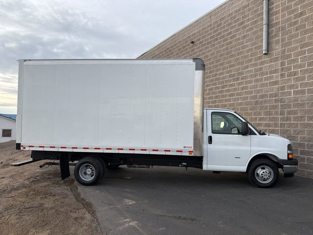 2026 Chevrolet Express Cutaway 3500 1WT
