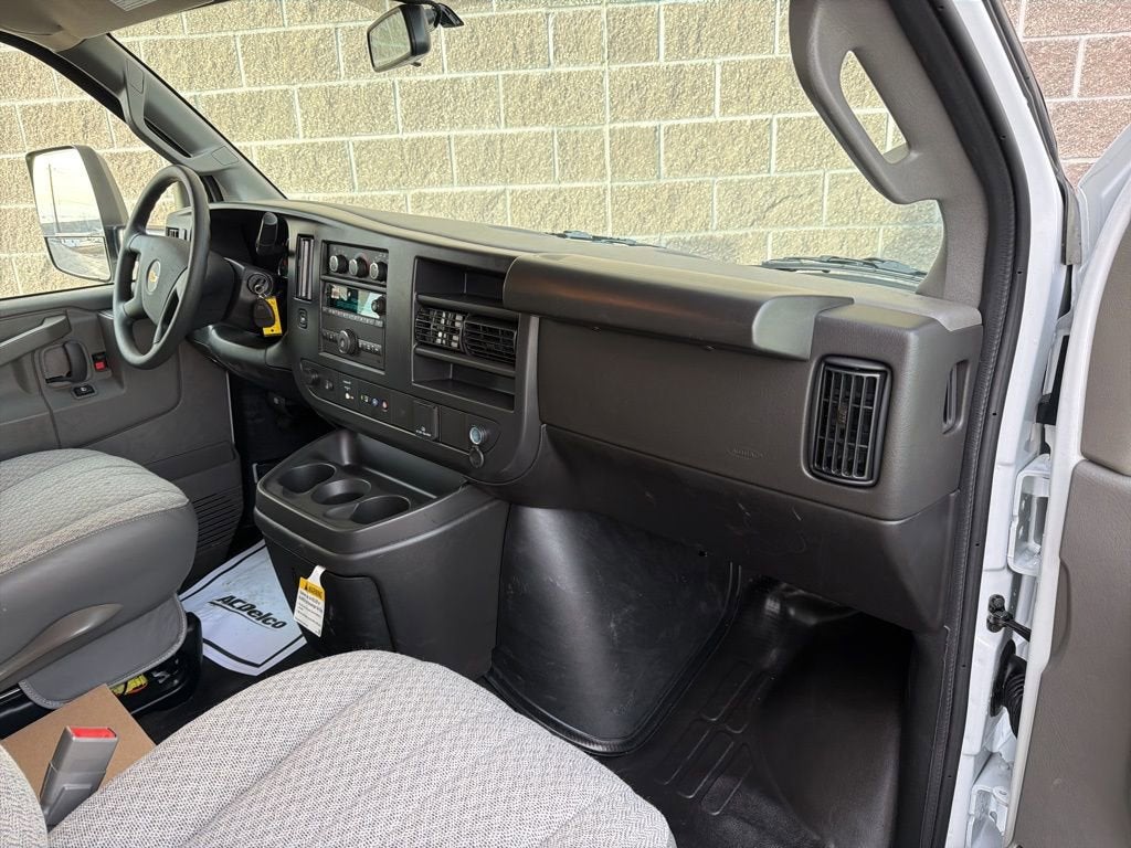 2026 Chevrolet Express Cutaway 3500 1WT