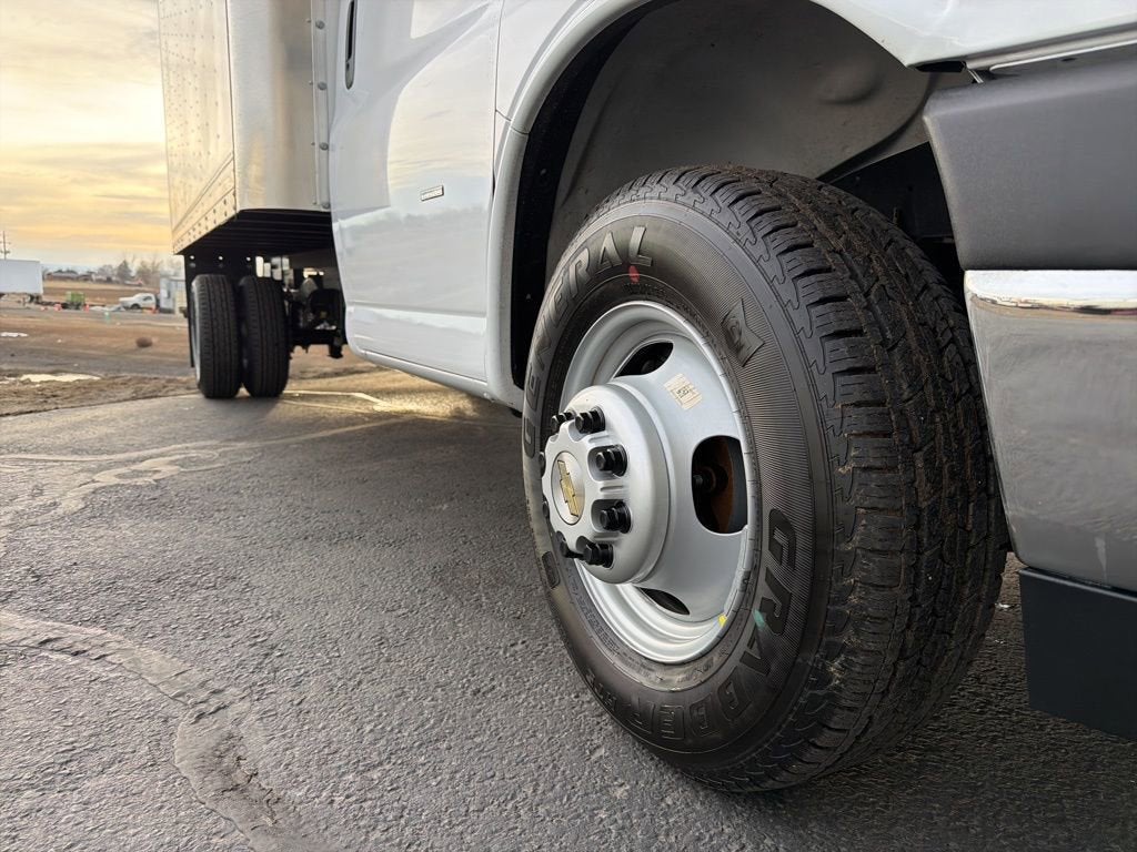 2026 Chevrolet Express Cutaway 3500 1WT