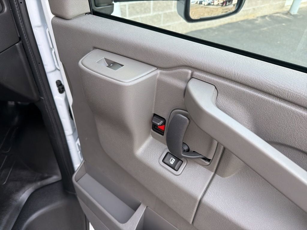 2026 Chevrolet Express Cutaway 3500 1WT