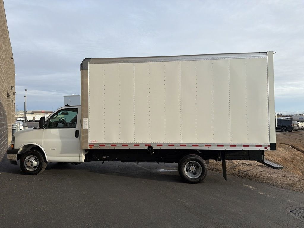2026 Chevrolet Express Cutaway 3500 1WT