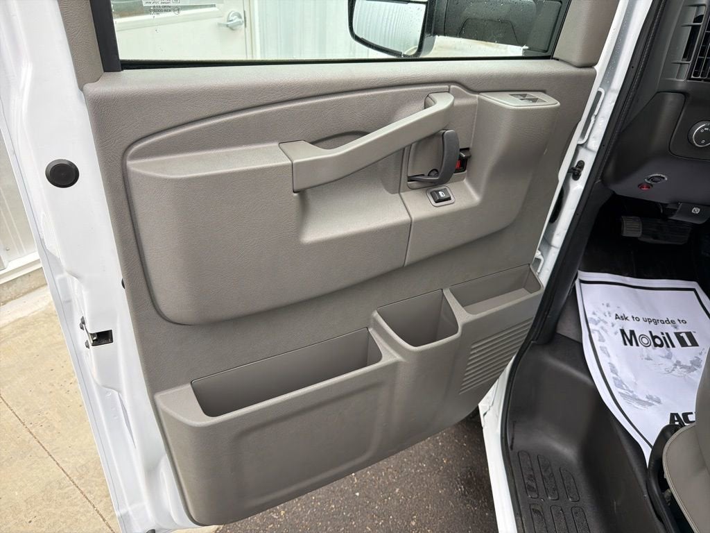 2026 Chevrolet Express Cutaway 3500 1WT