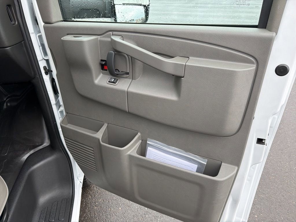 2026 Chevrolet Express Cutaway 3500 1WT