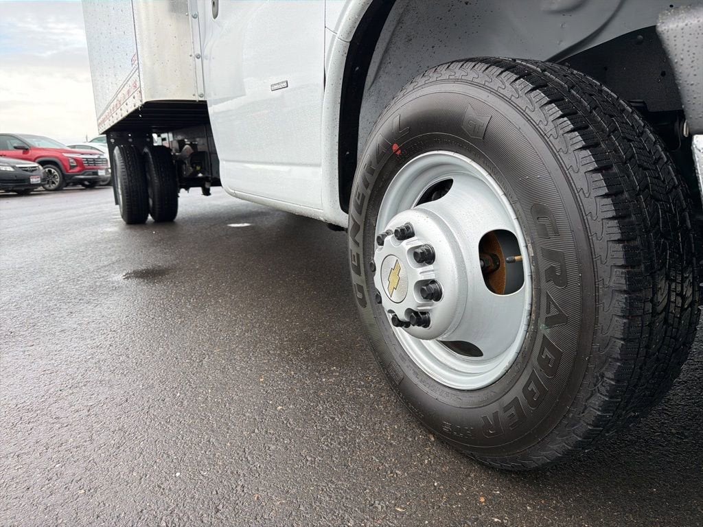 2026 Chevrolet Express Cutaway 3500 1WT