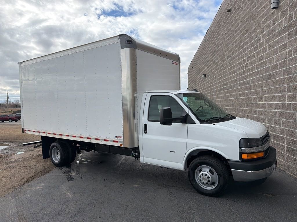 2026 Chevrolet Express Cutaway 3500 1WT