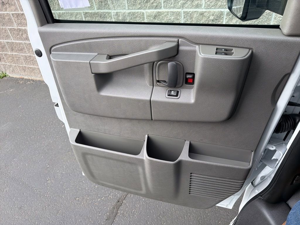 2026 Chevrolet Express Cutaway 3500 1WT