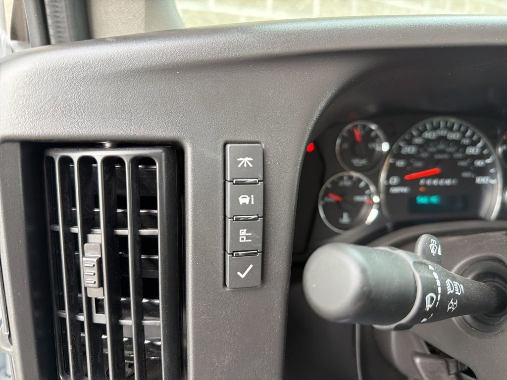 2026 Chevrolet Express Cutaway 3500 1WT