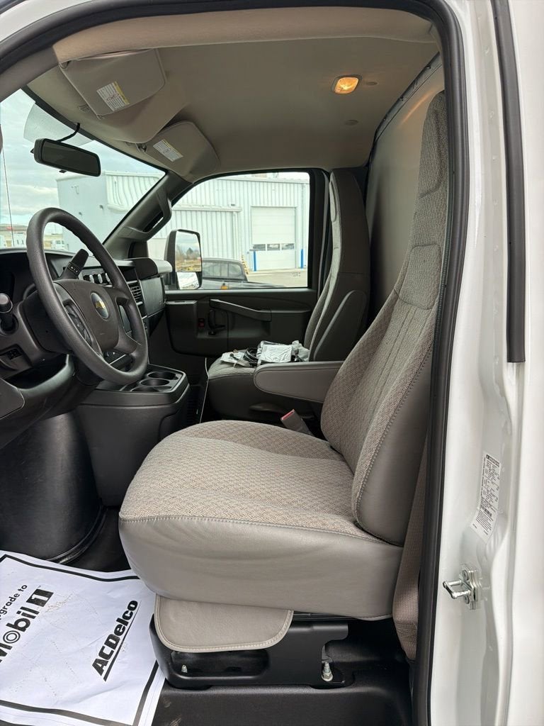 2026 Chevrolet Express Cutaway 3500 1WT