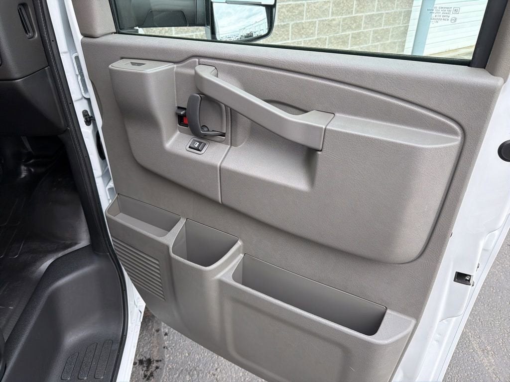 2026 Chevrolet Express Cutaway 3500 1WT