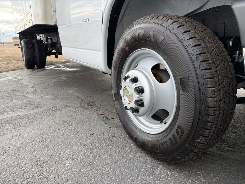 2026 Chevrolet Express Cutaway 3500 1WT